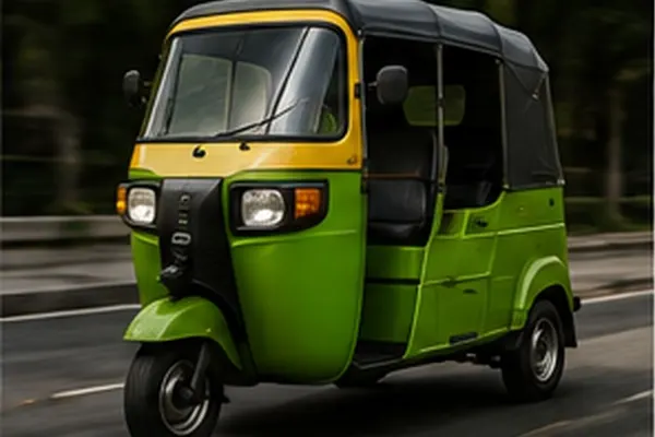 A three-wheeler in Gamana livery